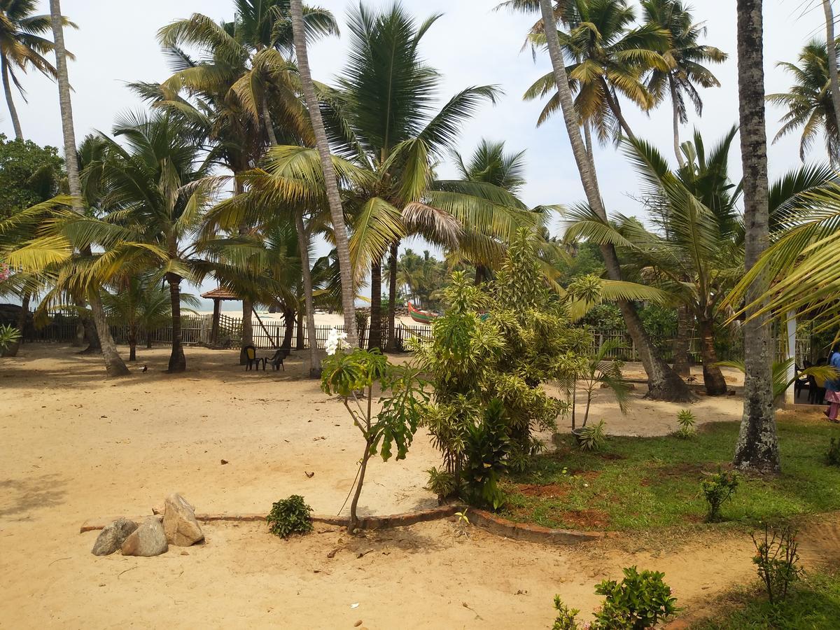 Pozhiyoram Ayurveda Beach Resort Alappuzha Exterior foto